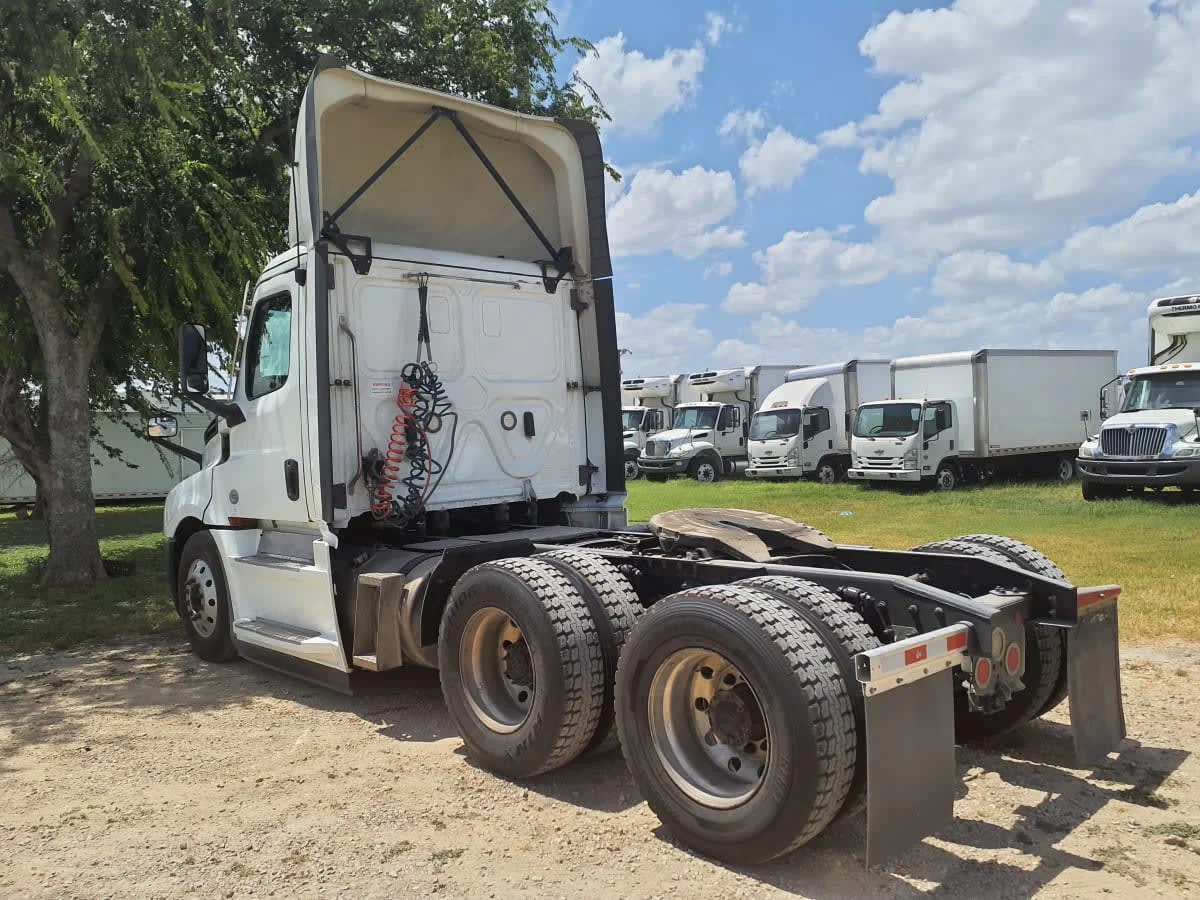 2022 Freightliner Cascadia in Converse, TX — photo 6