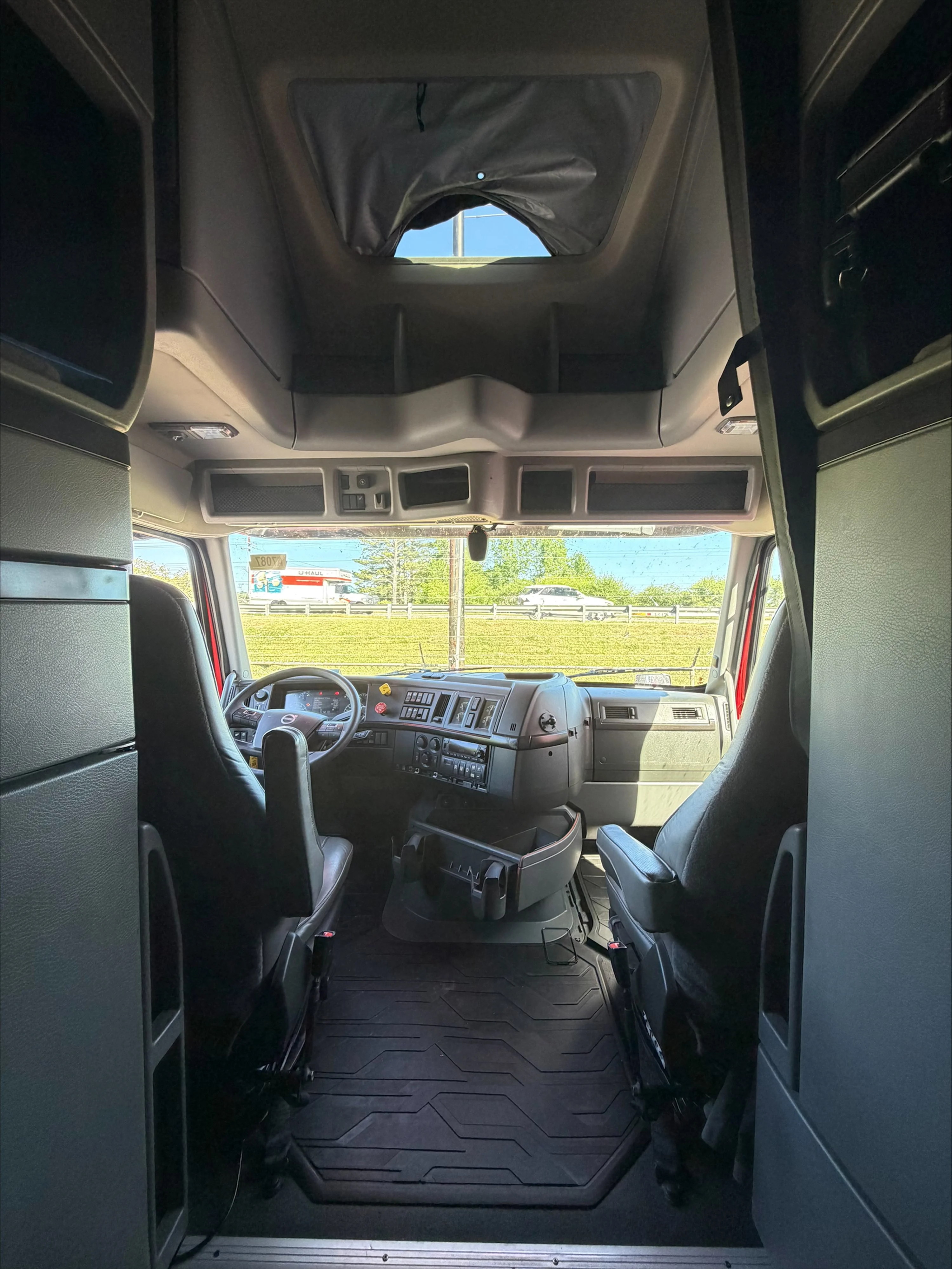 2023 Volvo VNL 860 in GUARDIAN ATLANTA — photo 12