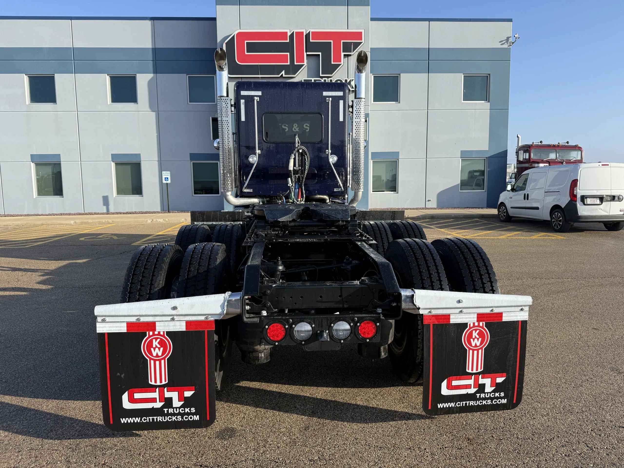 2027 Kenworth W900 - image 6