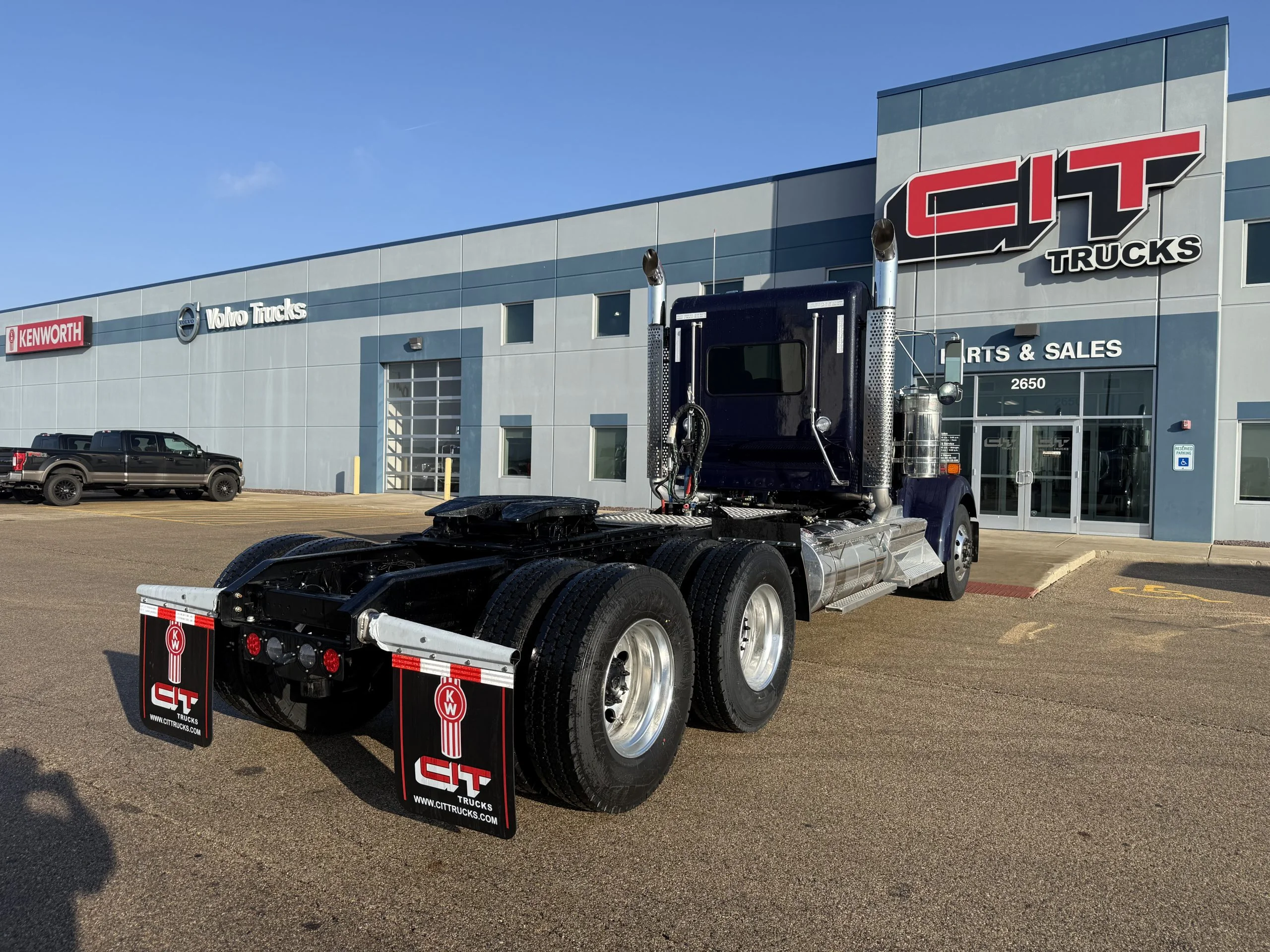 2027 Kenworth W900 - image 5