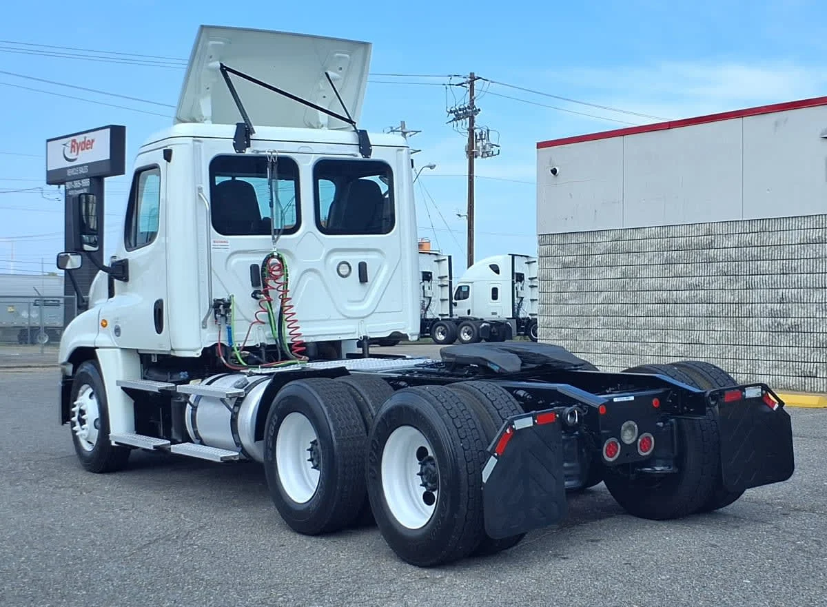 2020 Freightliner Cascadia in Memphis, TN — photo 6