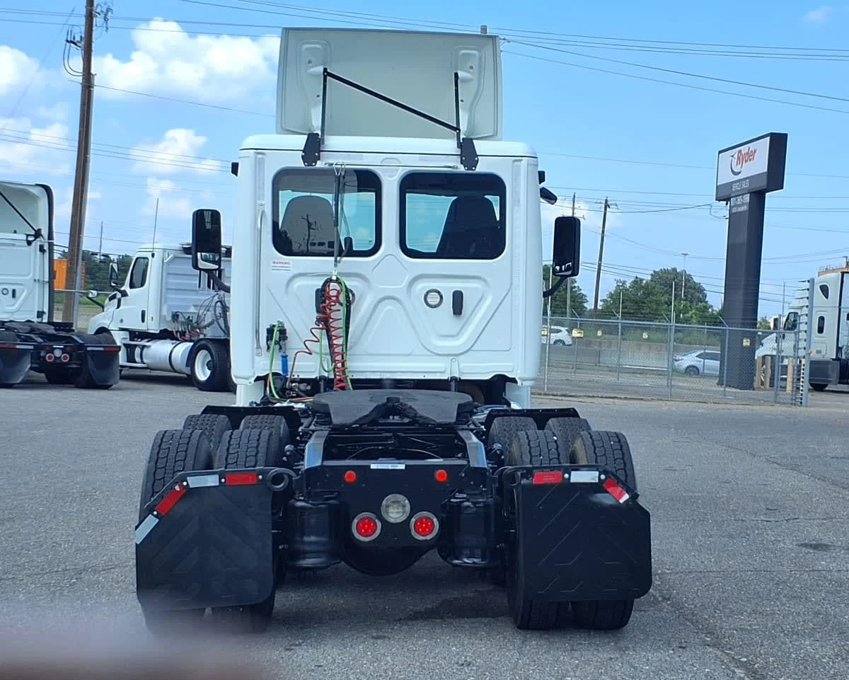 2020 Freightliner Cascadia in Memphis, TN — photo 5
