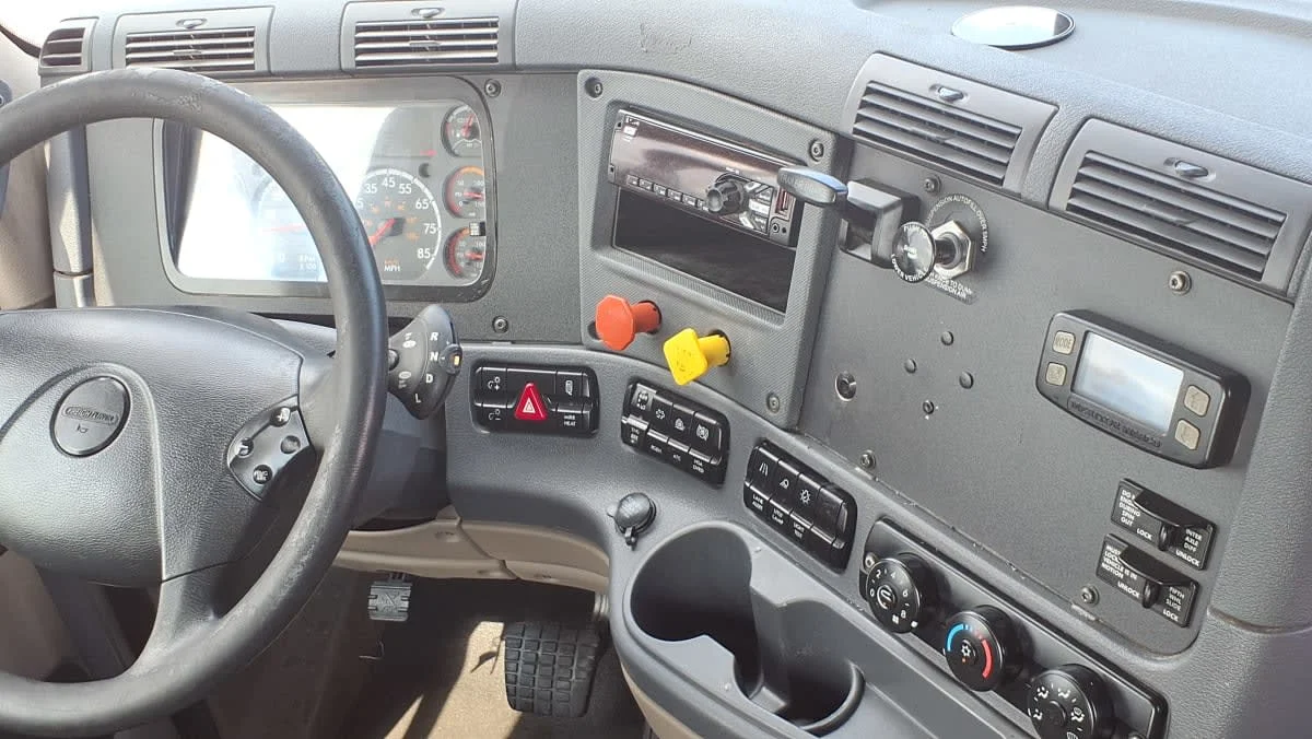 2020 Freightliner Cascadia in Memphis, TN — photo 10