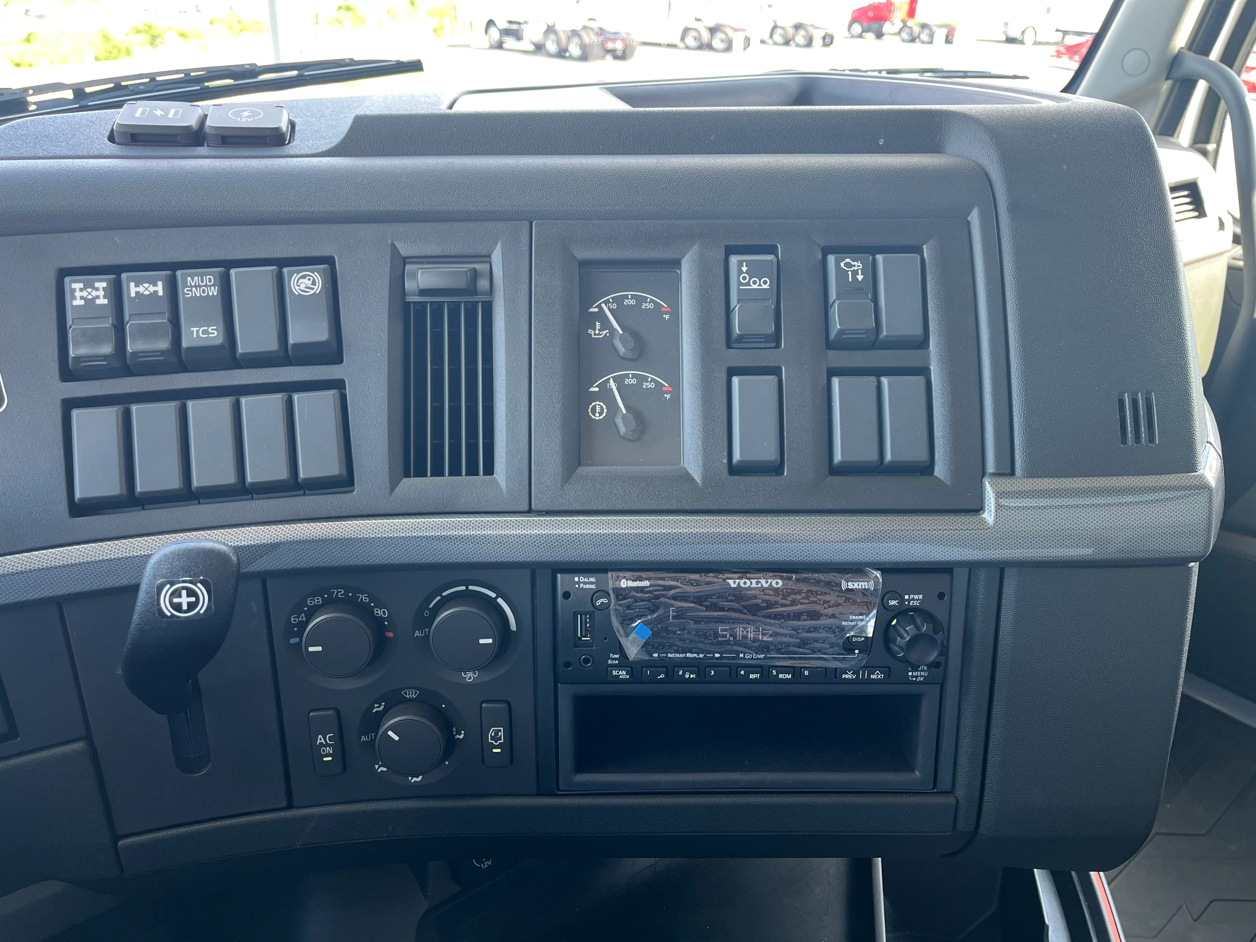 2026 Volvo VHD 300 in La Vergne, VA — photo 11