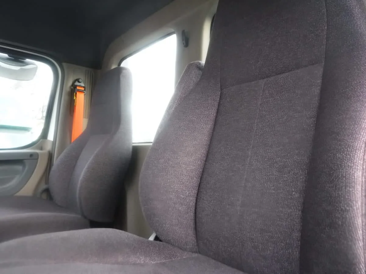 2018 Freightliner Cascadia - image 11