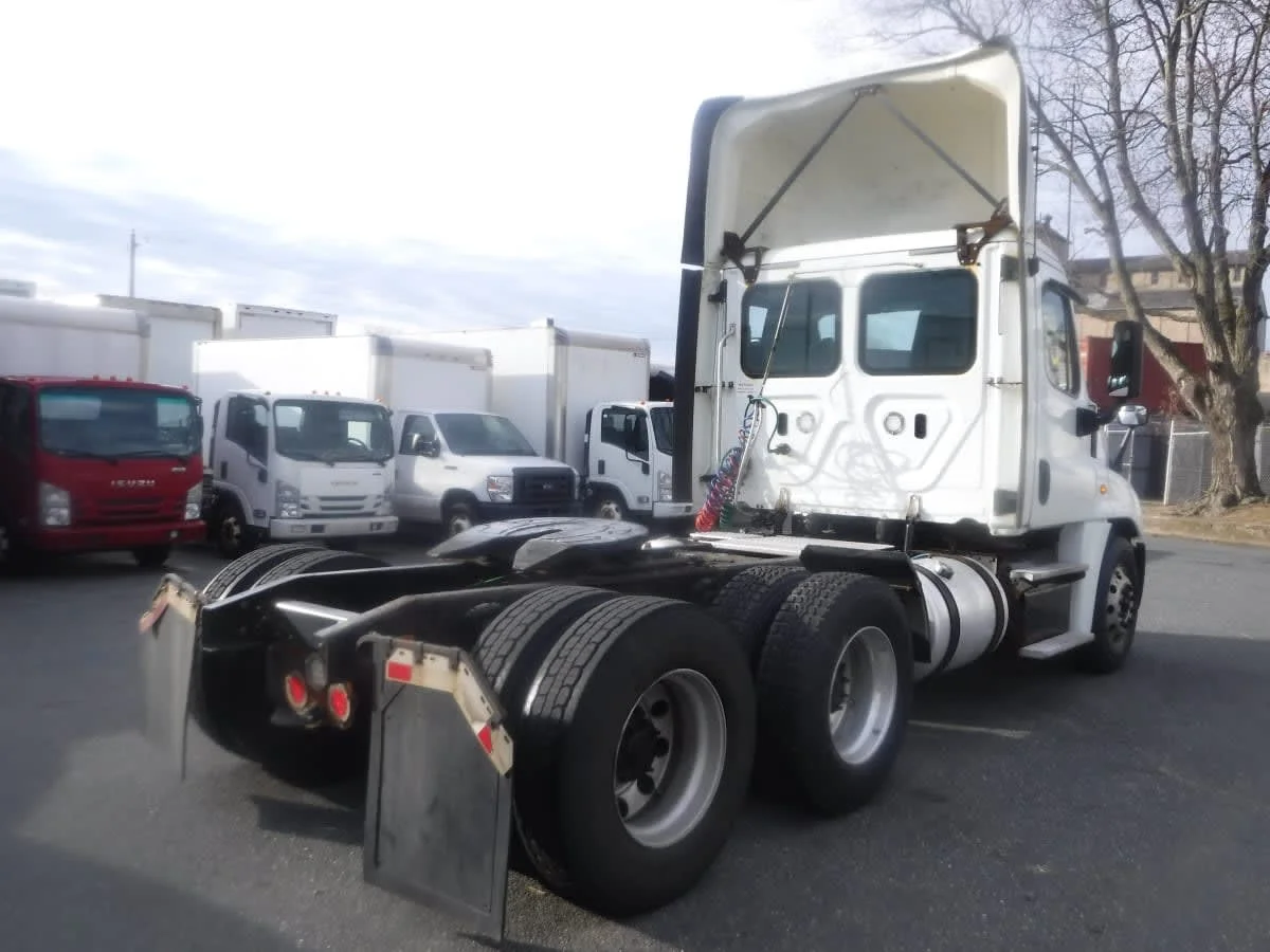 2018 Freightliner Cascadia - image 4