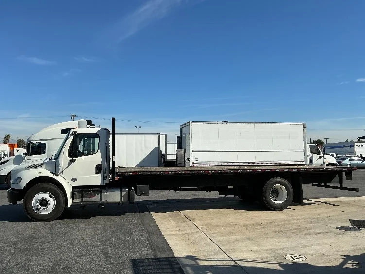 2019 Freightliner M2 106 in Torrance, CA — photo 4