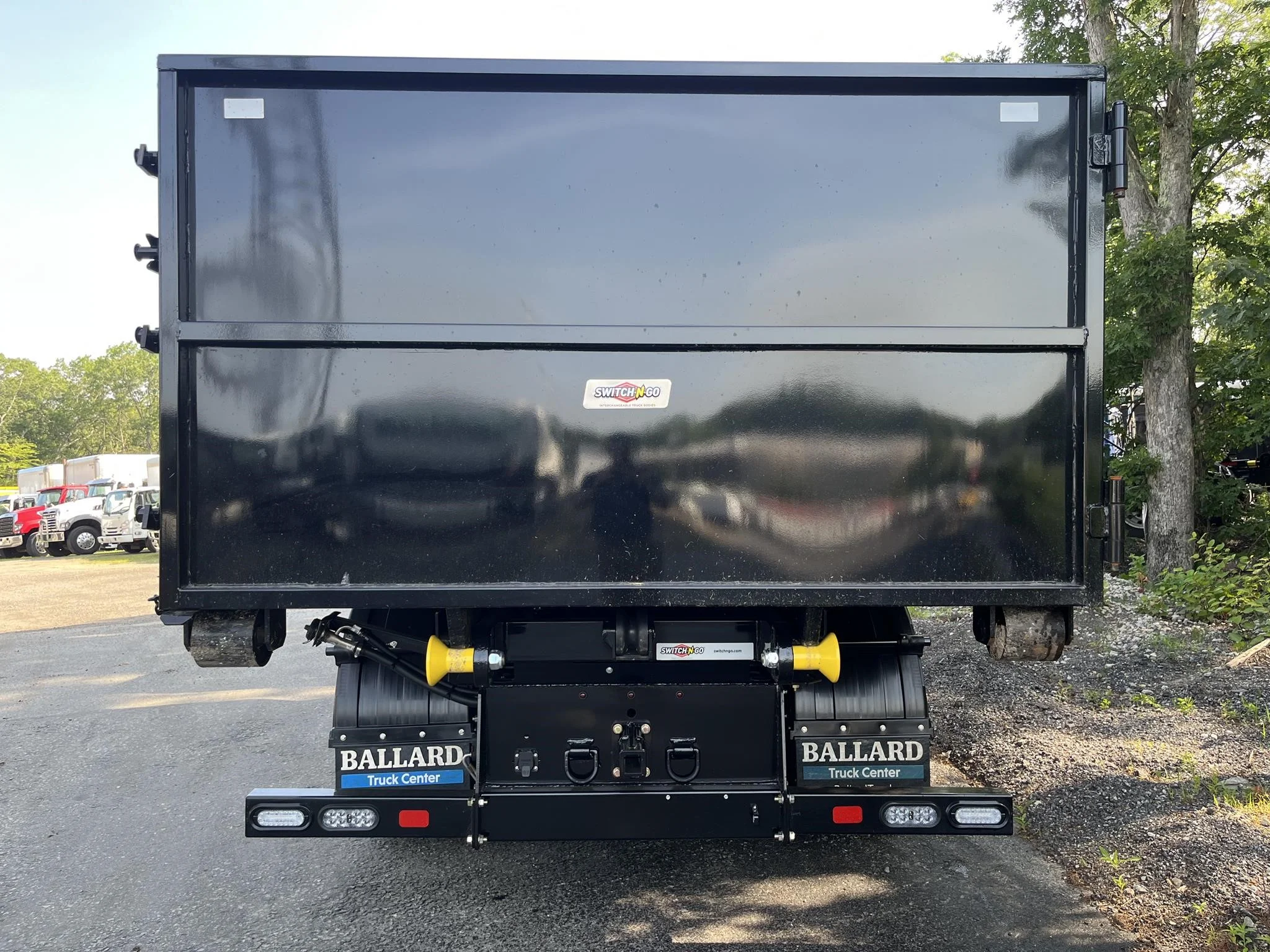 2025 Isuzu NRR in Worcester, MA — photo 5