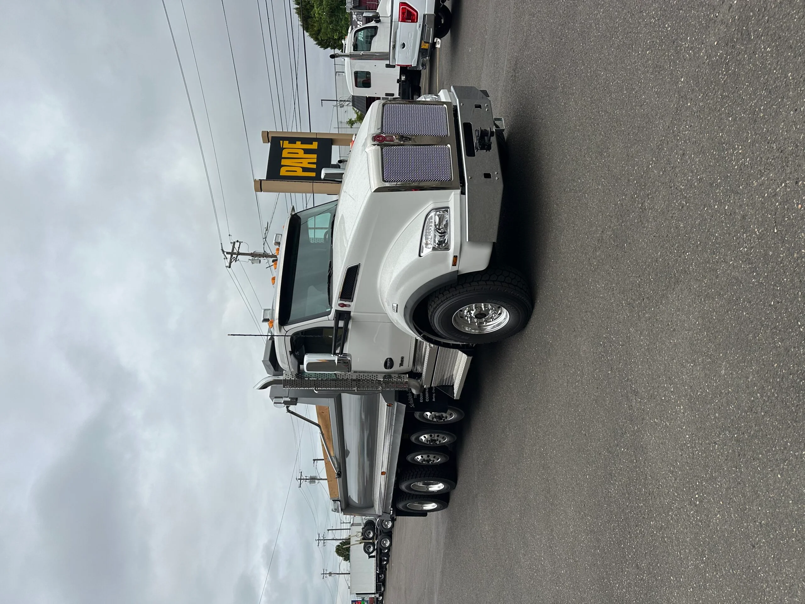 2027 Kenworth T880