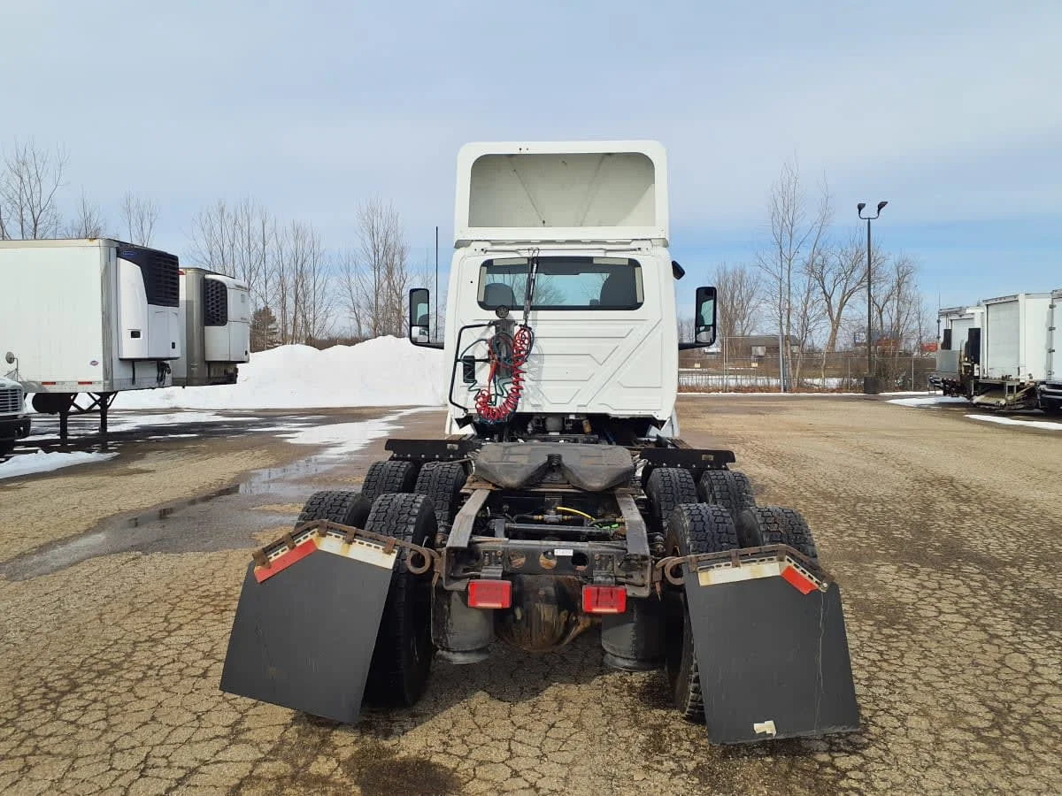 2019 International LT - image 5