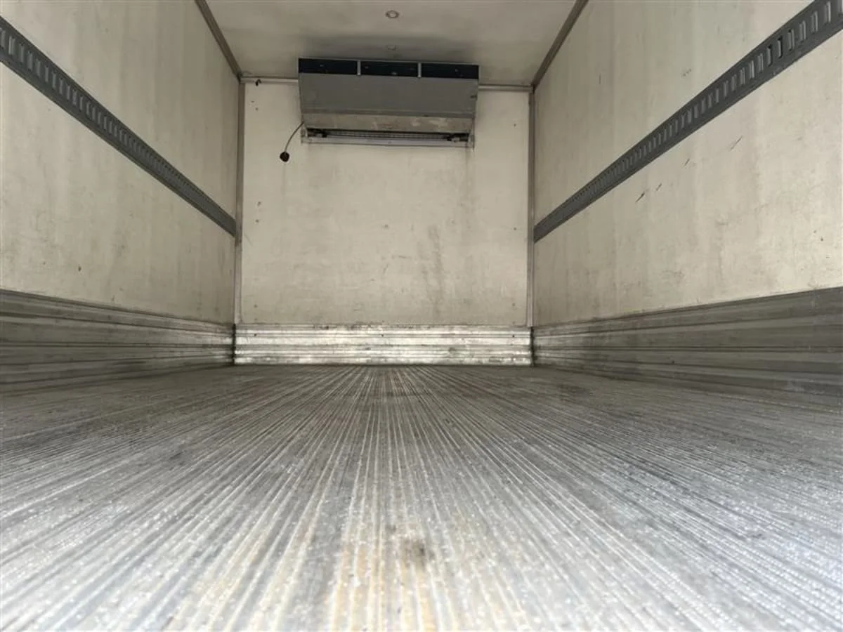 2017 Isuzu NPR - image 9