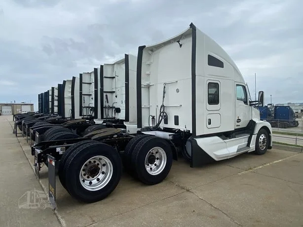 2023 Kenworth T680 in Location: Fontana, CA — photo 7