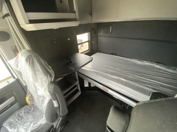 2023 Kenworth T680 in Location: Fontana, CA — photo 10