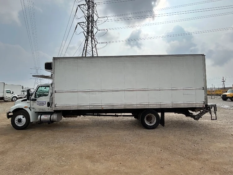 2022 International MV - image 4