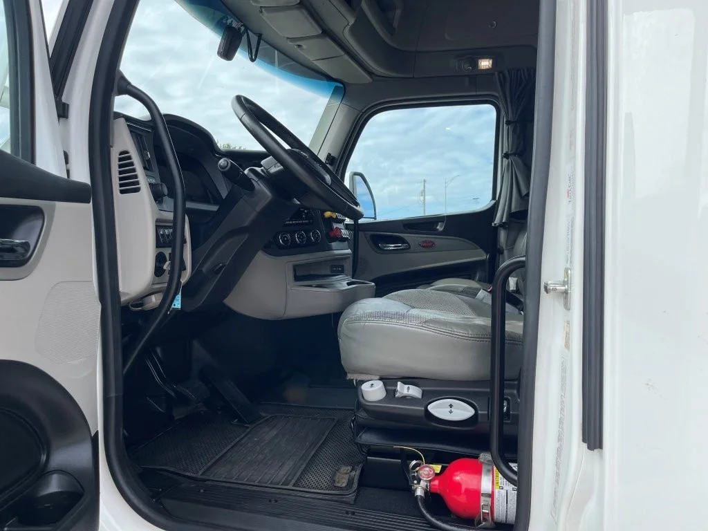 2023 Peterbilt 579 - image 10