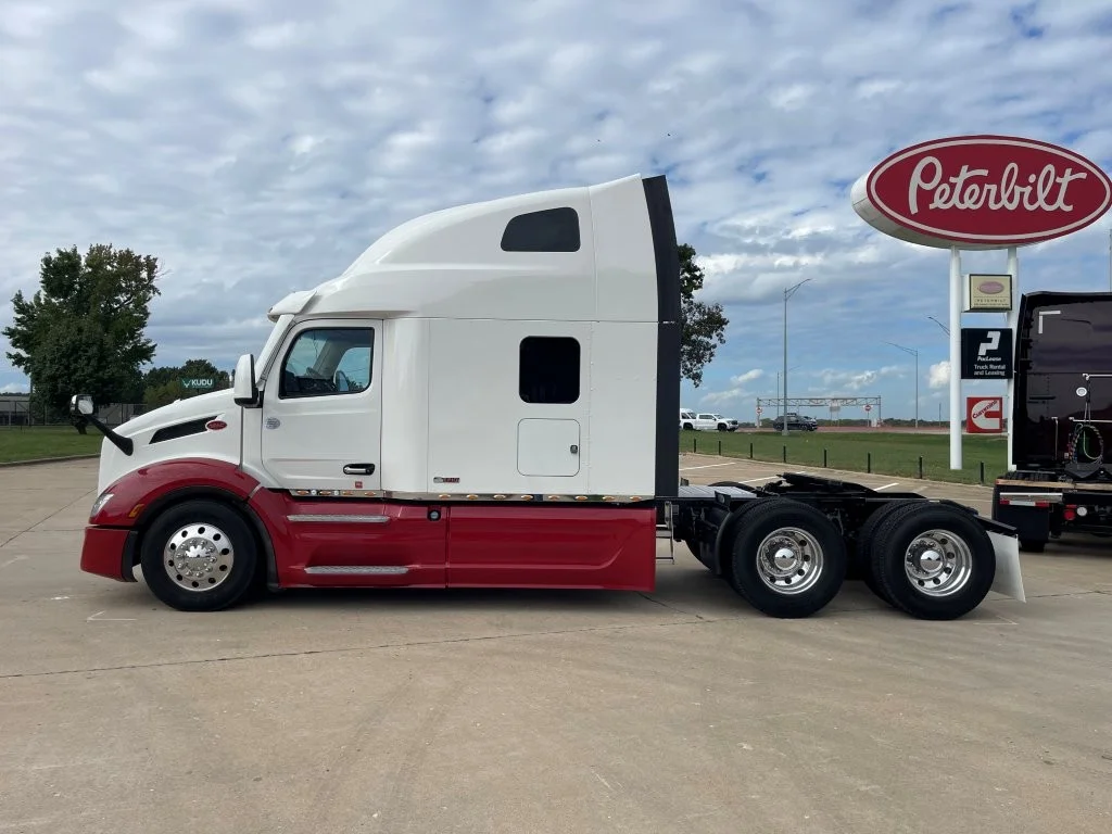 2023 Peterbilt 579 - image 2