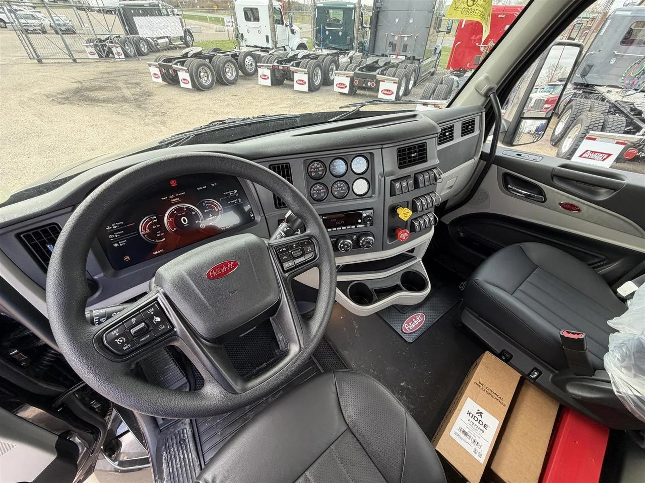 2027 Peterbilt 579 in Eau Claire, WI — photo 8