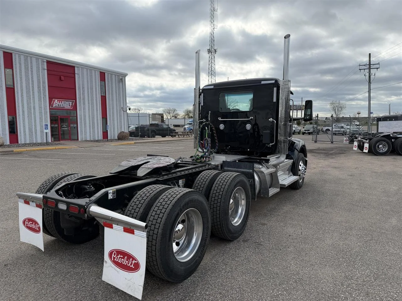 2027 Peterbilt 579 in Eau Claire, WI — photo 3