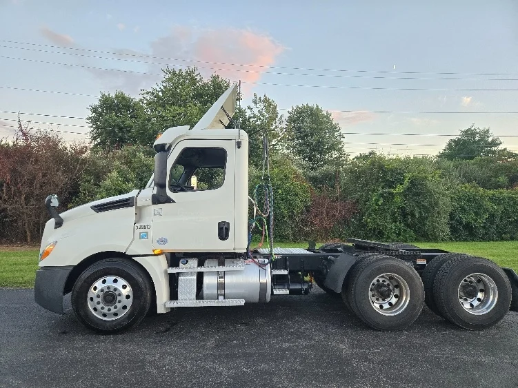 2020 Freightliner Cascadia in White Deer, PA — photo 4