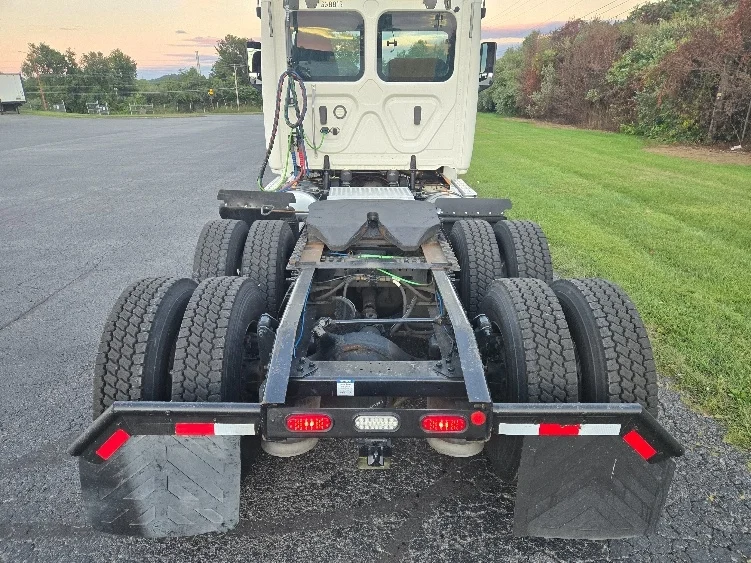 2020 Freightliner Cascadia in White Deer, PA — photo 6