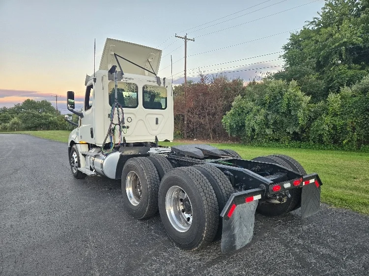 2020 Freightliner Cascadia in White Deer, PA — photo 5