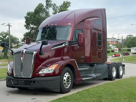 2023 Kenworth T680 in Nashville, TN — photo 2