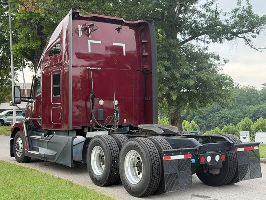 2023 Kenworth T680 in Nashville, TN — photo 9