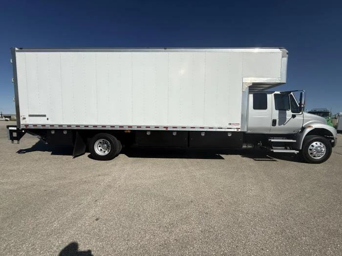 2018 International 4300 - image 7