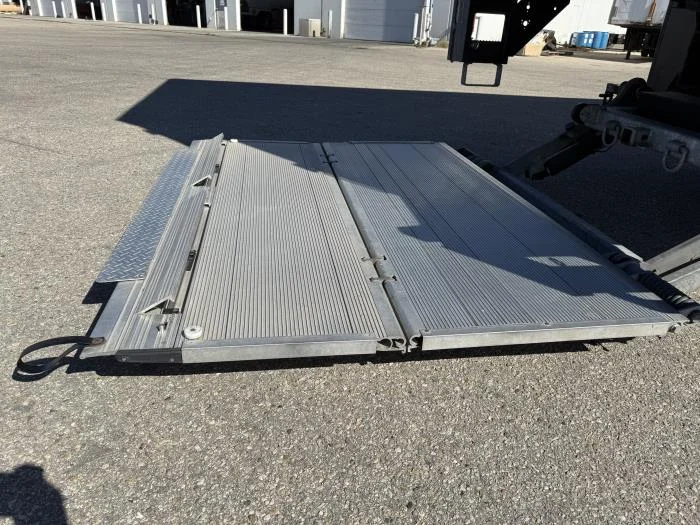 2018 International 4300 - image 22