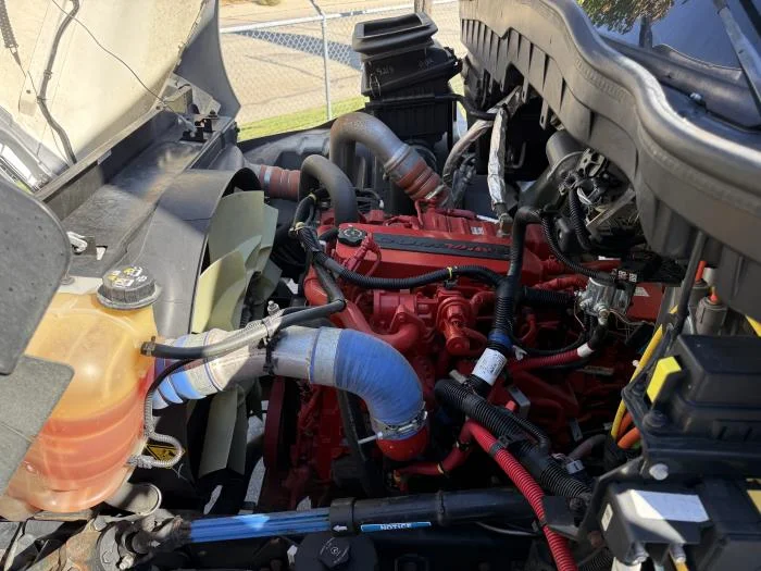 2018 International 4300 - image 38