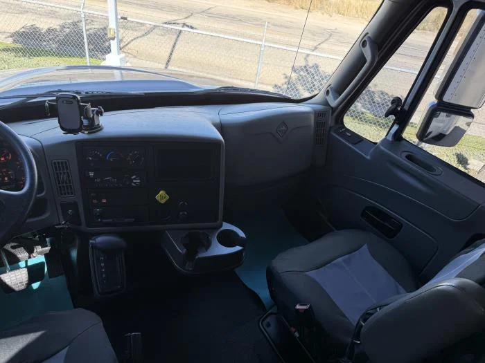 2018 International 4300 - image 34