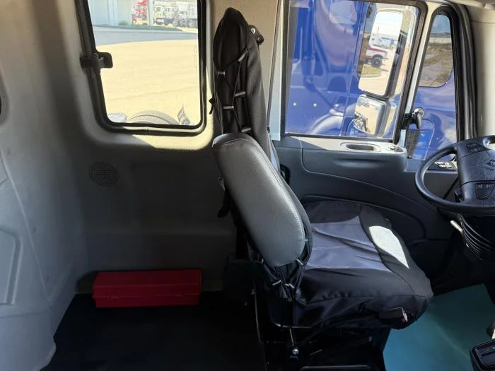 2018 International 4300 - image 35