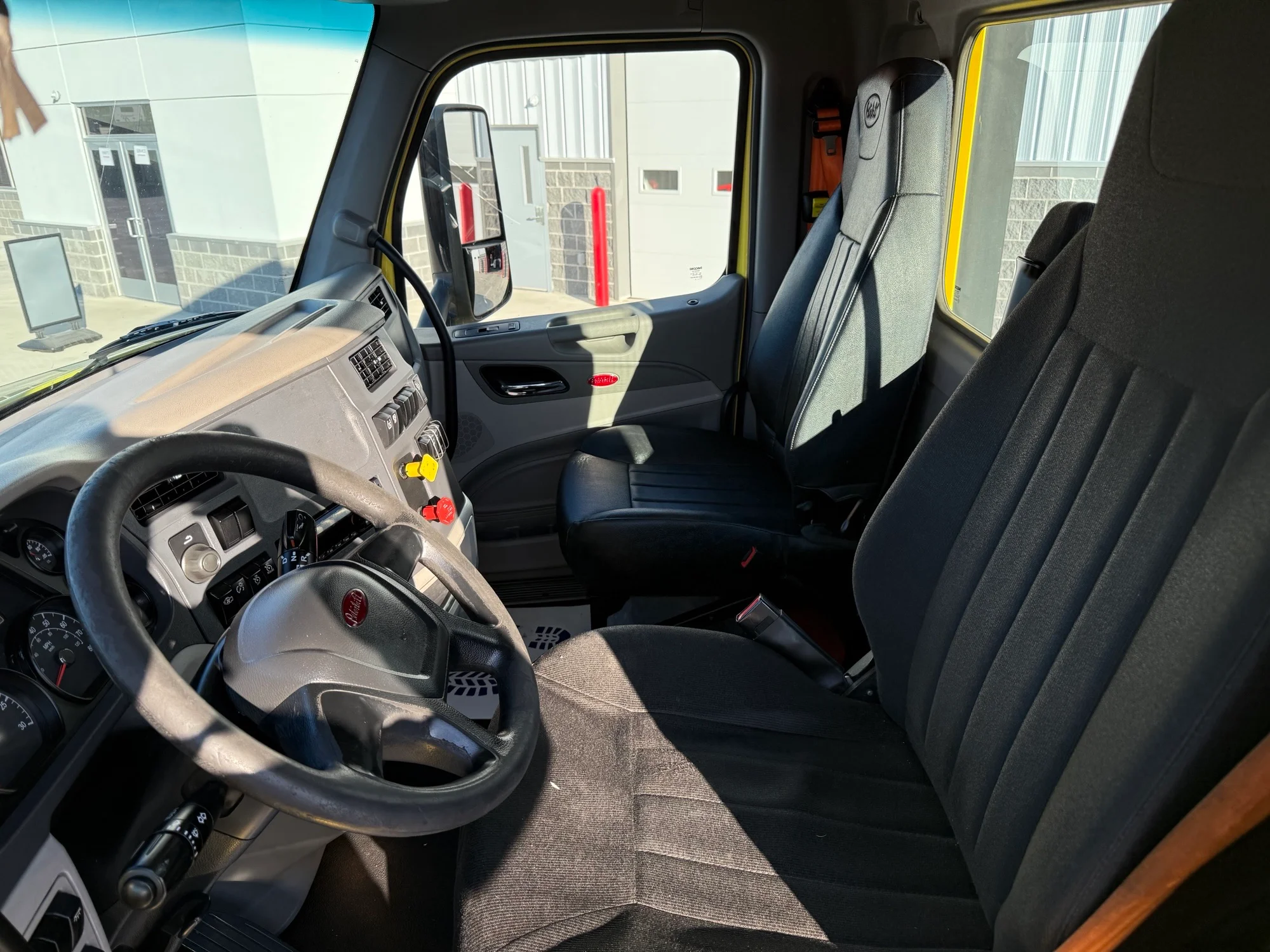 2021 Peterbilt 579 - image 10