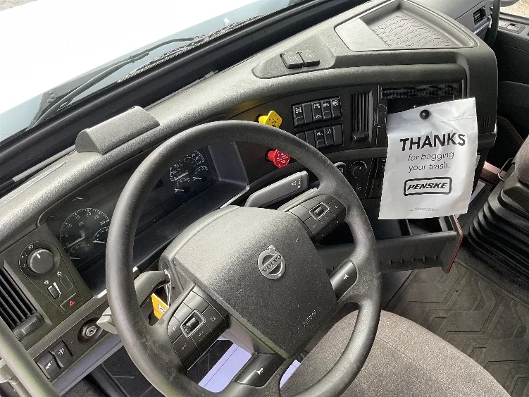 2022 Volvo VNL 760 - image 10
