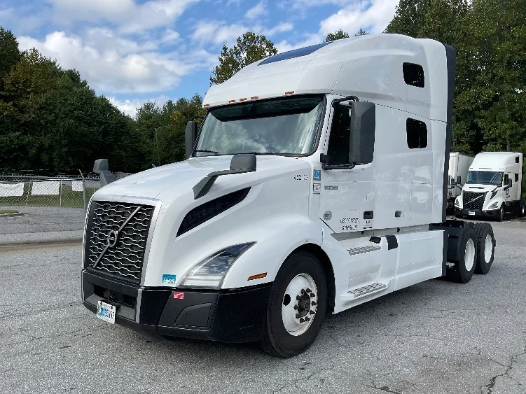 2022 Volvo VNL 760 - image 3