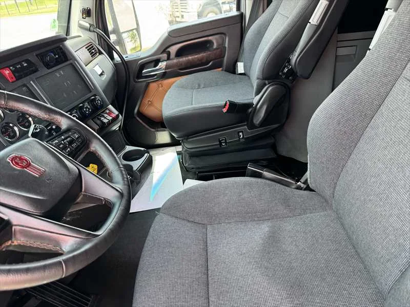 2025 Kenworth T680 in Little Rock, AR — photo 9