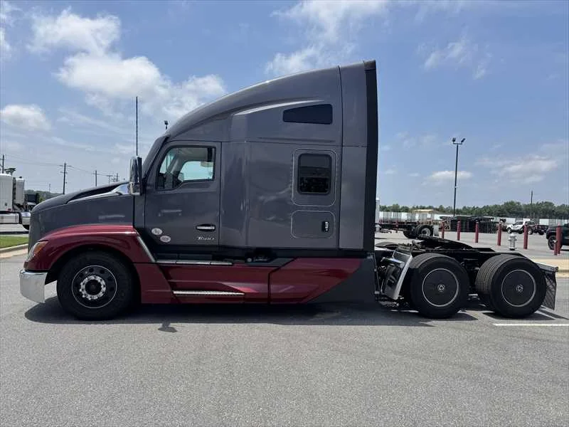 2025 Kenworth T680 in Little Rock, AR — photo 2