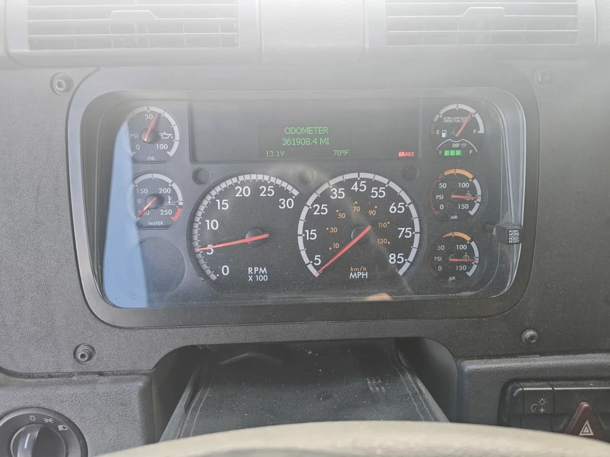 2018 Freightliner Cascadia - image 11