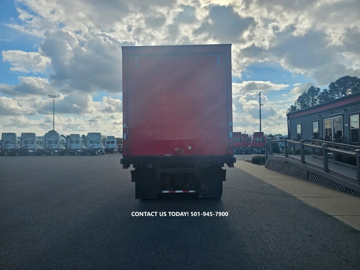 2018 Freightliner Cascadia - image 5