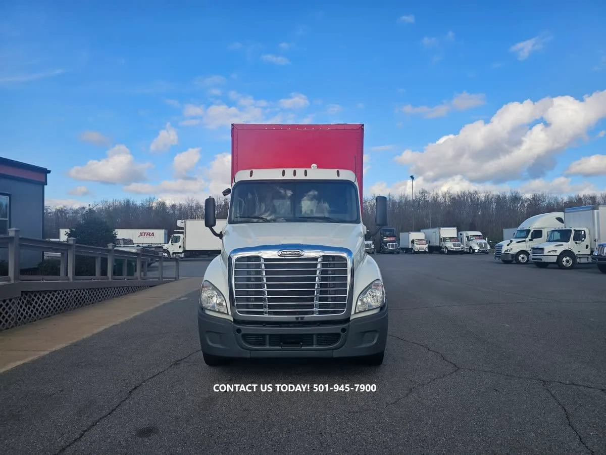2018 Freightliner Cascadia - image 2