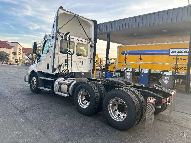 2021 Freightliner Cascadia in El Paso, TX — photo 5