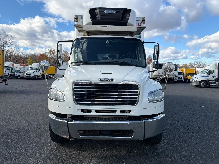 2019 Freightliner M2 106 - image 2