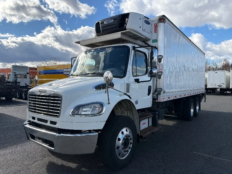 2019 Freightliner M2 106 - image 3