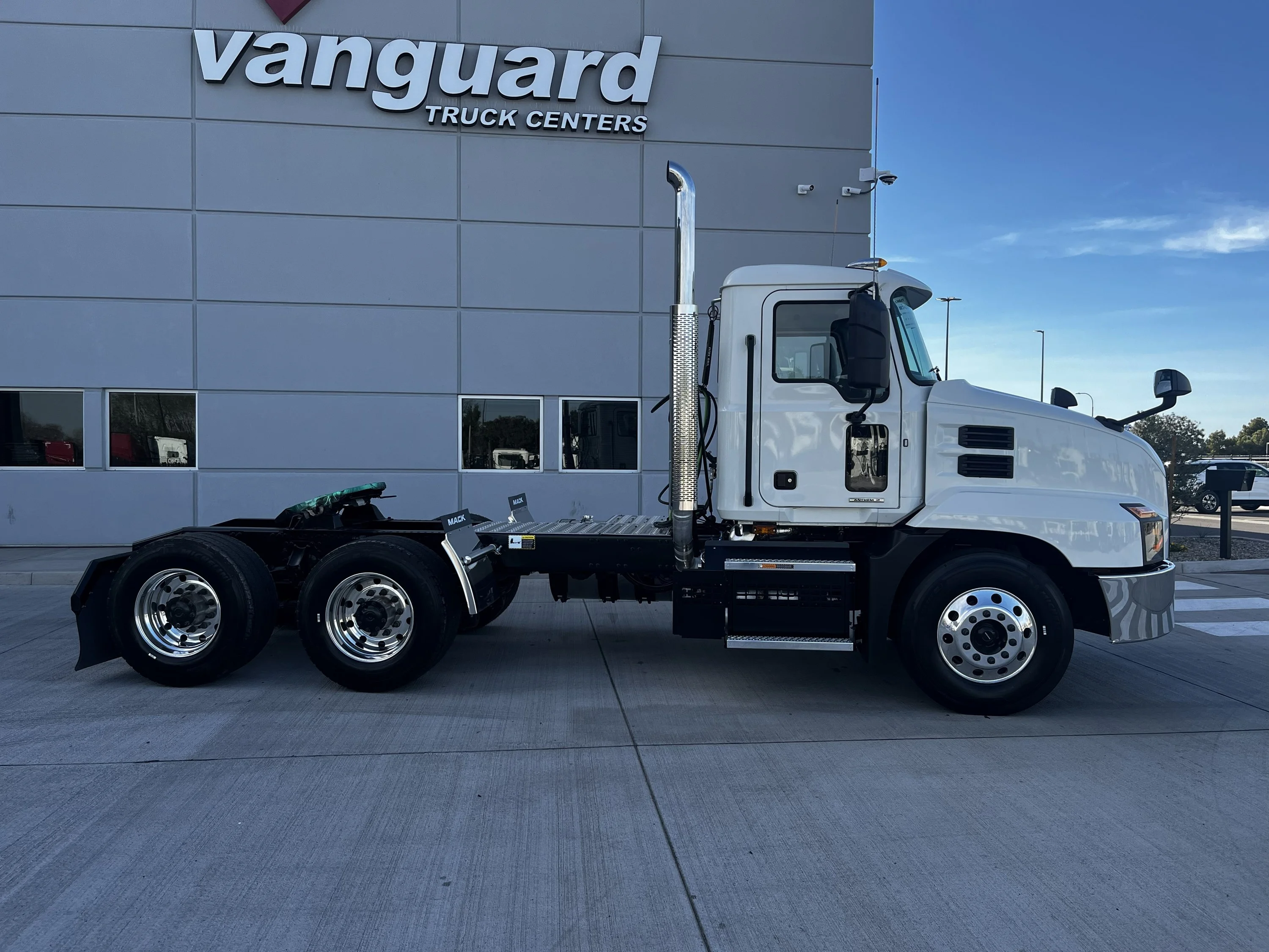 2026 Mack Anthem in Tolleson, AZ — photo 2