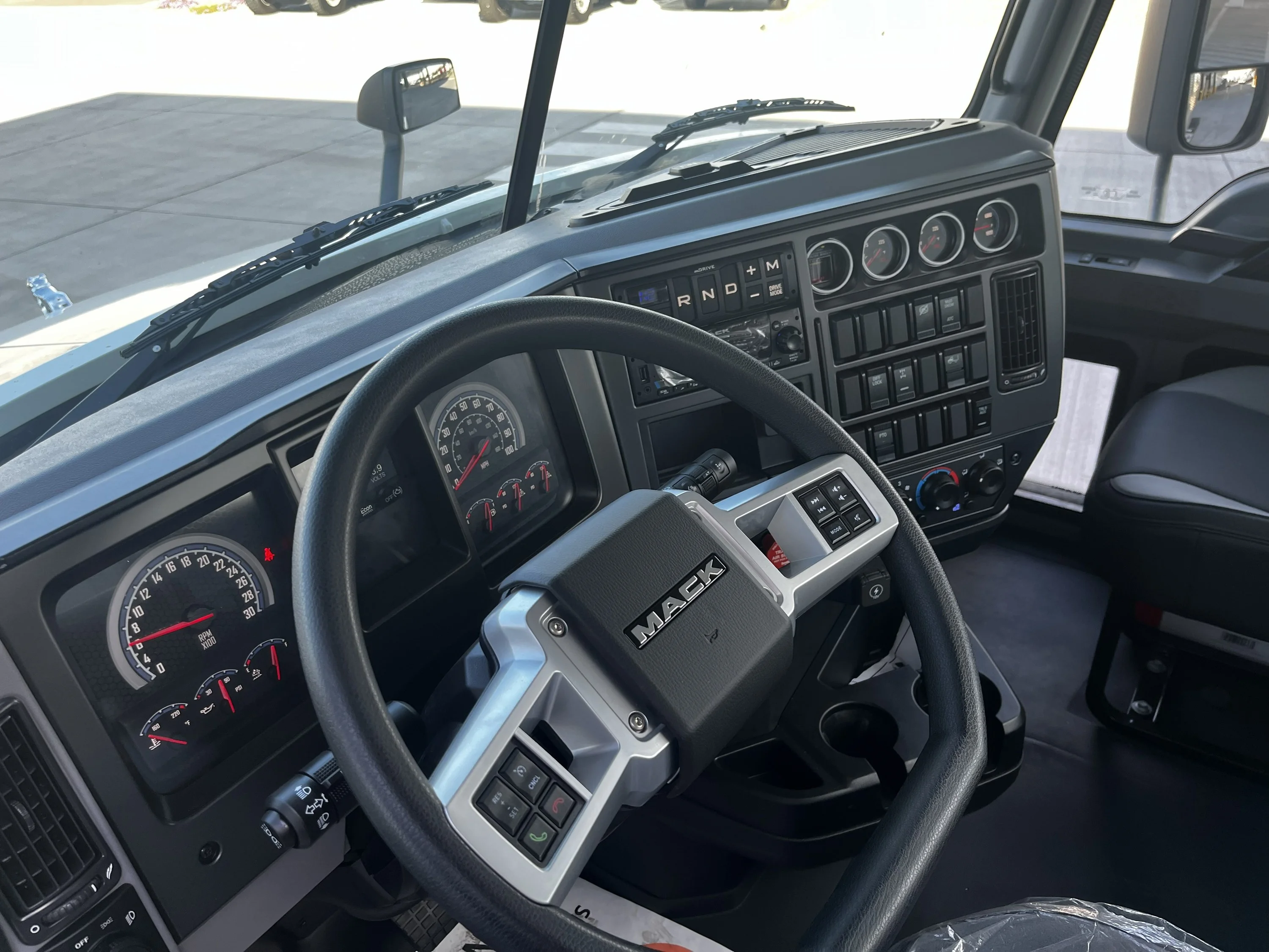 2026 Mack Anthem in Tolleson, AZ — photo 10