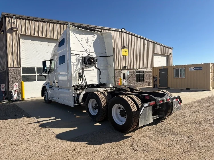 2019 Volvo VNL 760 - image 5