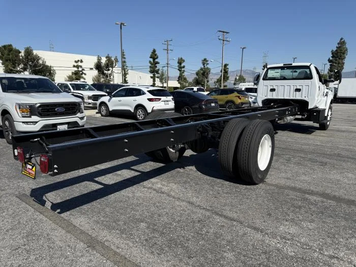 2027 Ford F-750 — photo 5