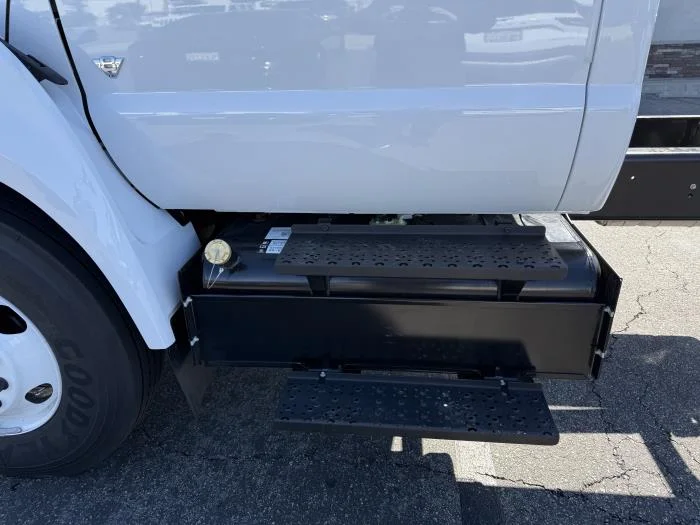 2027 Ford F-750 — photo 10