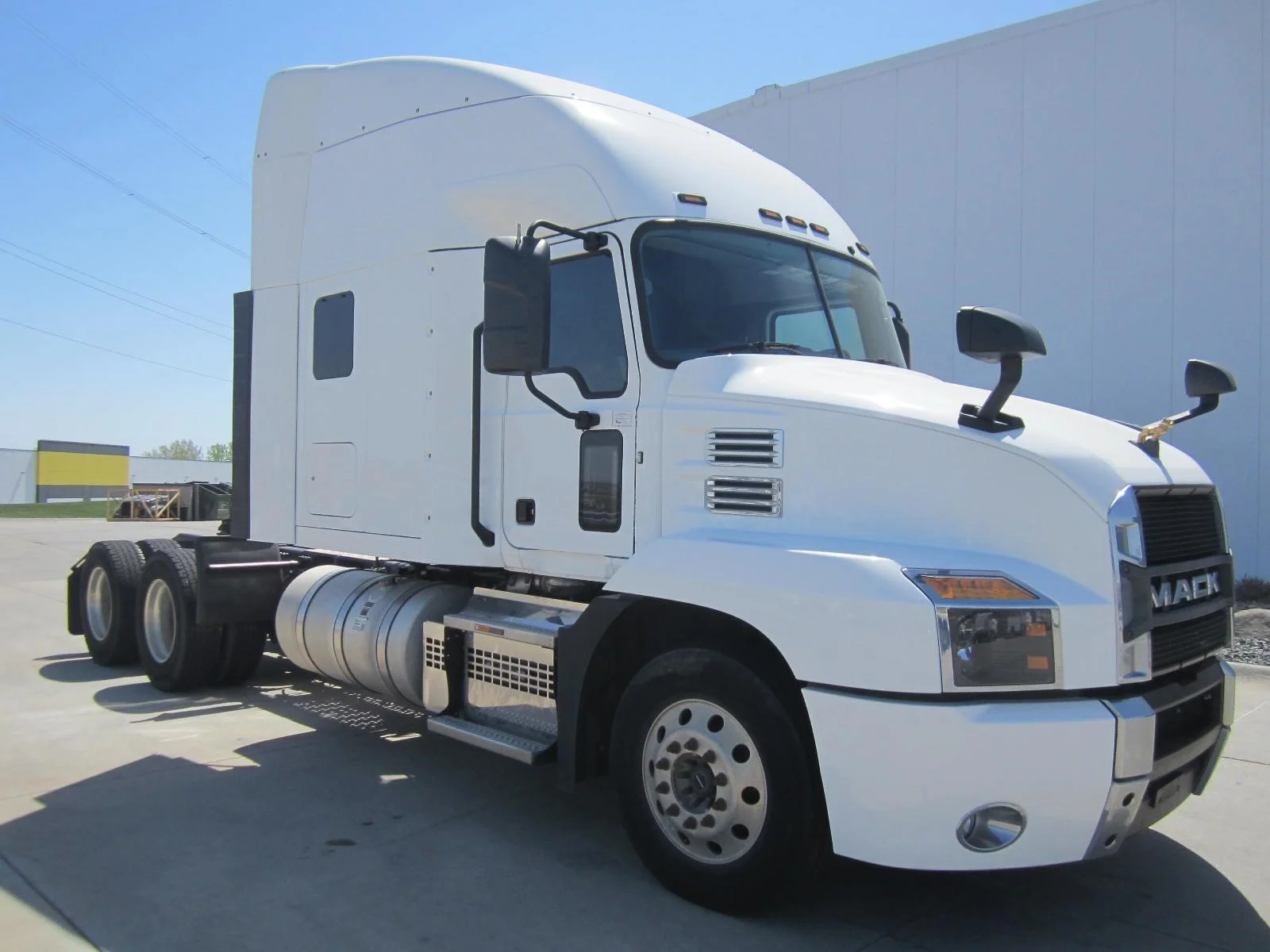 2021 Mack Anthem — photo 3