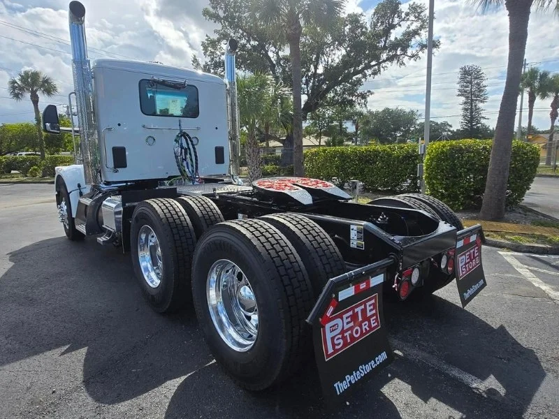 2027 Peterbilt 567 in Doral, FL — photo 11